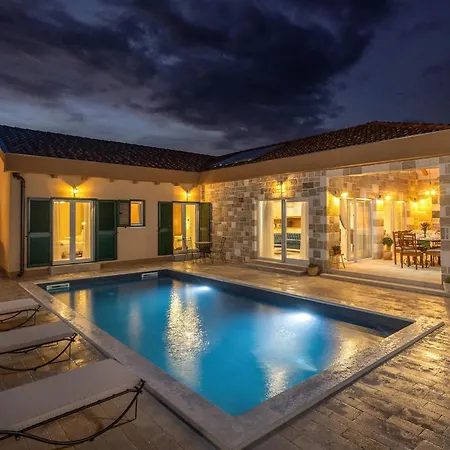 Jakov Dom wakacyjny *